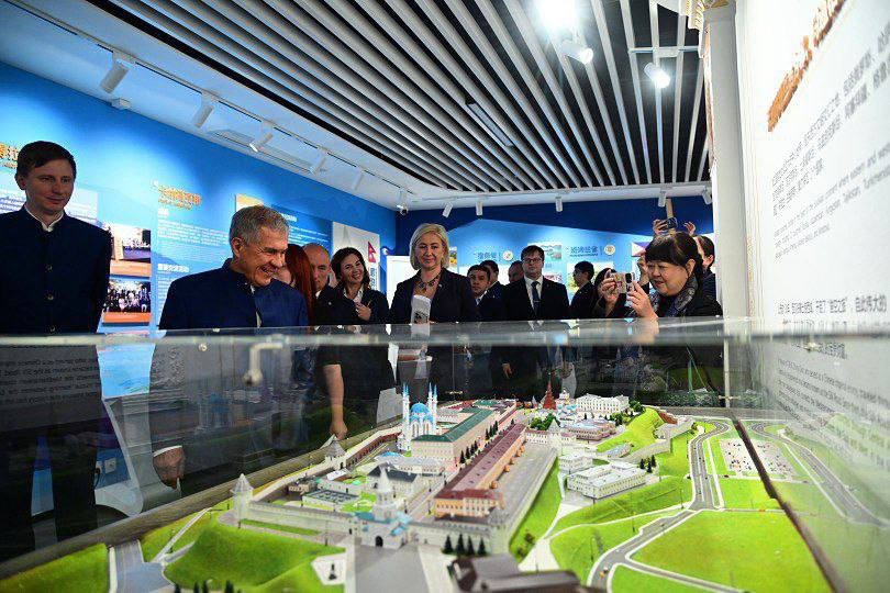 Минниханов посетил павильон Татарстана в провинции Сычуань