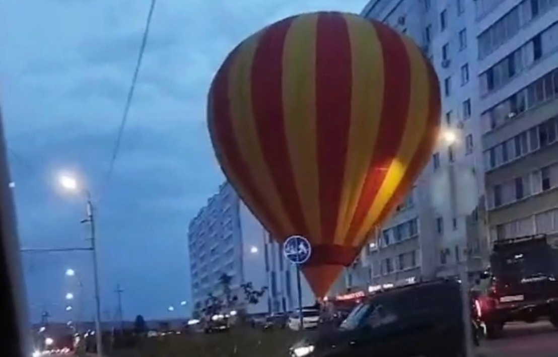 Пилота воздушного шара оштрафовали за приземление на улицу в Альметьевске