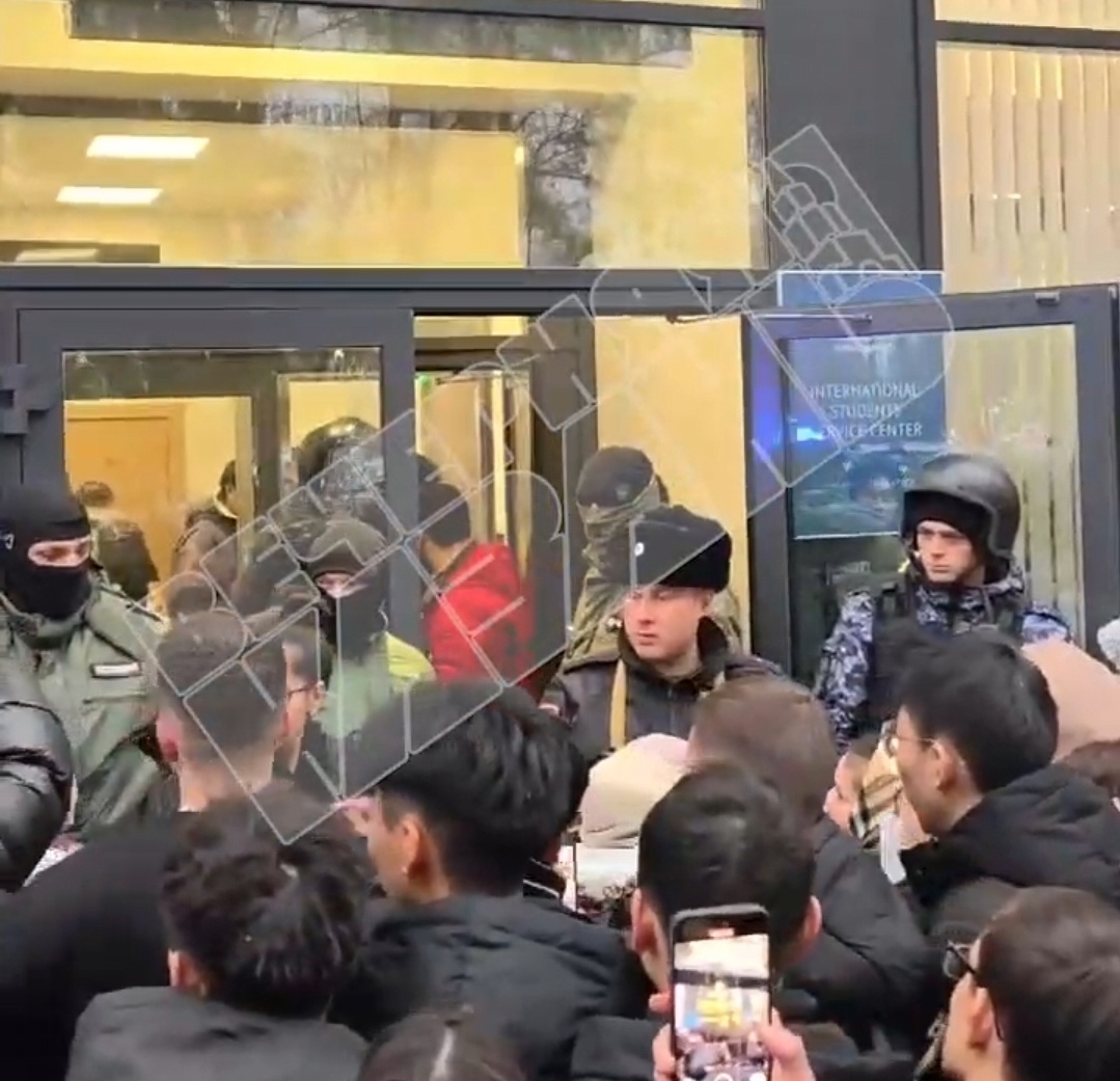 Казанская полиция проводит проверку после драки мигрантов у здания КФУ