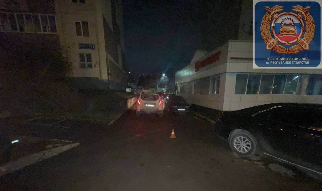 Лежавшего на дороге мужчину насмерть переехали в Казани