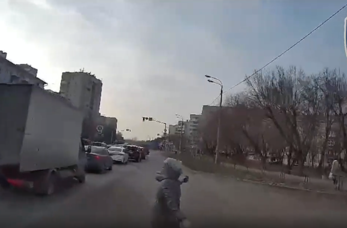 В Казани водитель сбил пожилую женщину, выбежавшую на дорогу