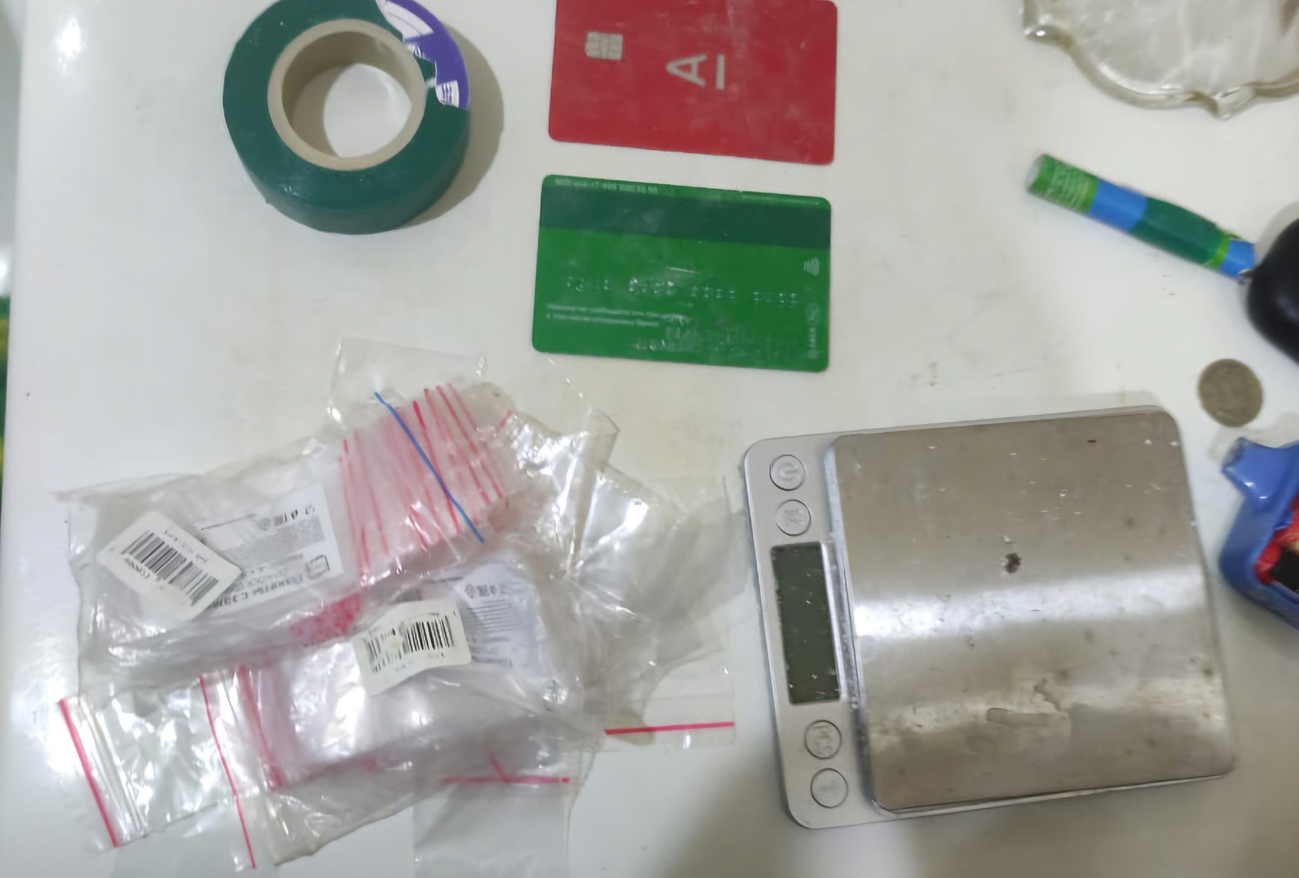 В Зеленодольске поймали парней-закладчиков с почти килограммом наркотиков