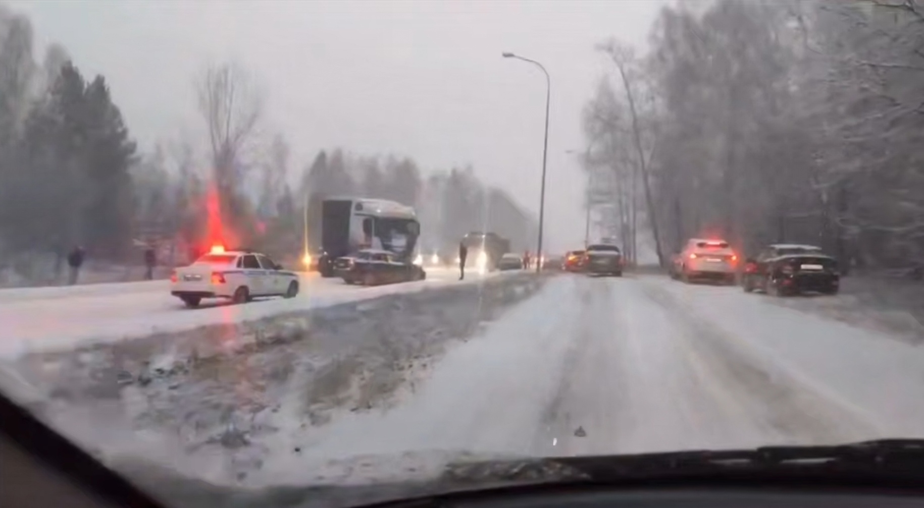Из-за ДТП с фурой образовалась большая пробка на трассе Зеленодольск - Казань