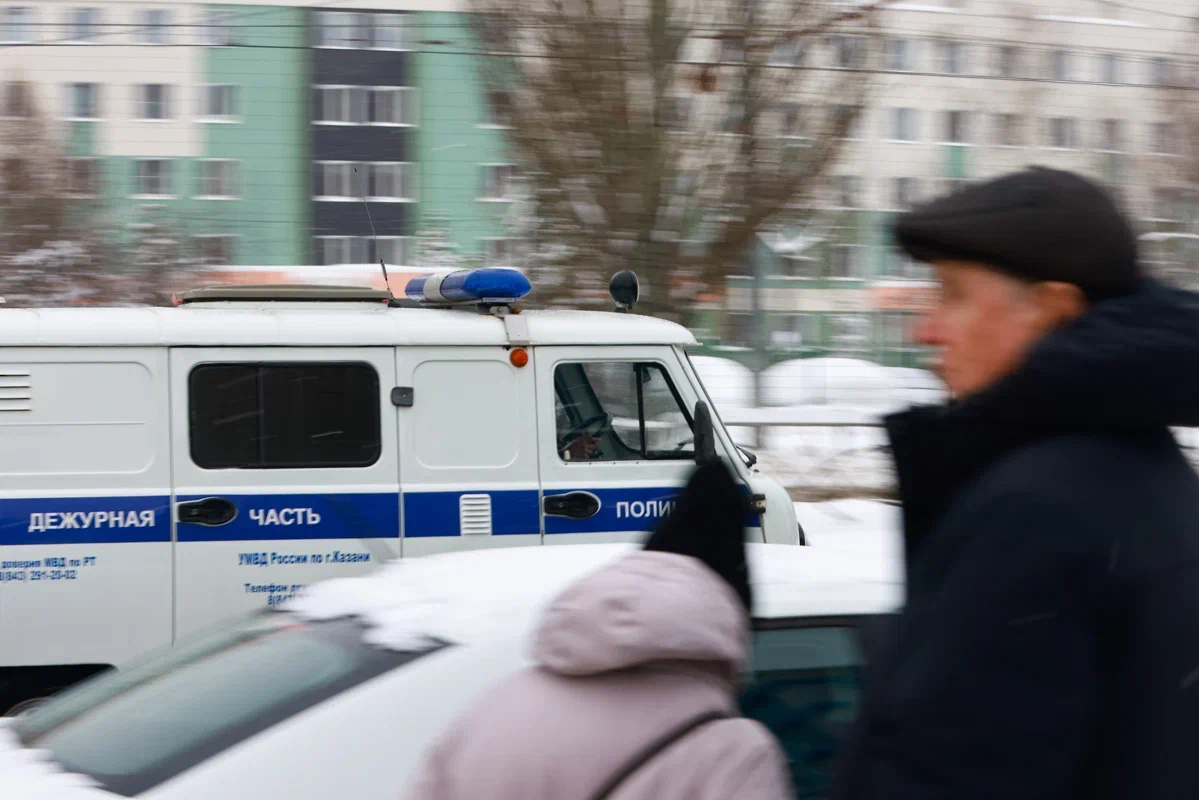 Мужчина с ножом ограбил женщину в Казани