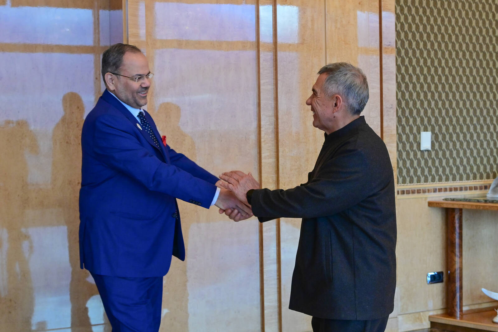 Минниханов обсудил исламский банкинг с послом Бахрейна в России