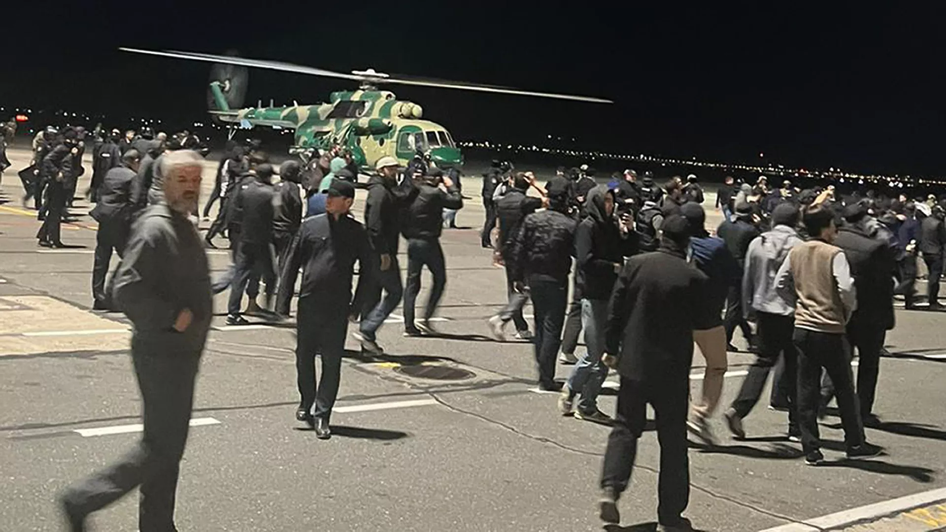 Участники беспорядков в аэропорту Махачкалы получили от 8 до 9 лет тюрьмы