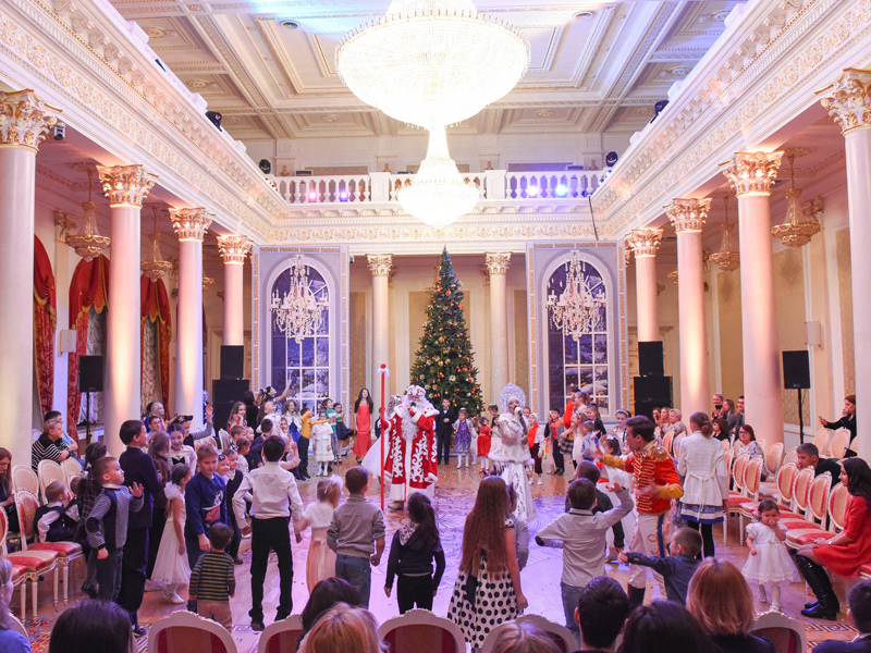 Роспотребнадзор о покупке наряда на утренник: «Не стесняйтесь понюхать костюм»