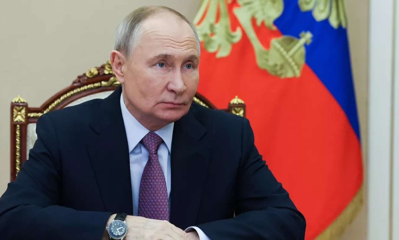 Путин поручил организовать спасательные работы в Керченском проливе