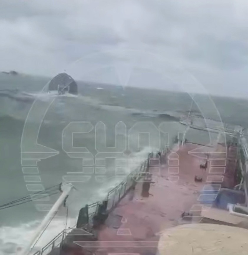 Два судна «Волгонефть» терпят бедствие в Керченском проливе