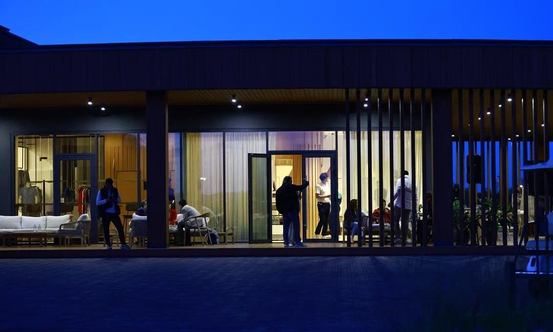 Заселяться в отели России по загранпаспортам разрешат с 2025 года