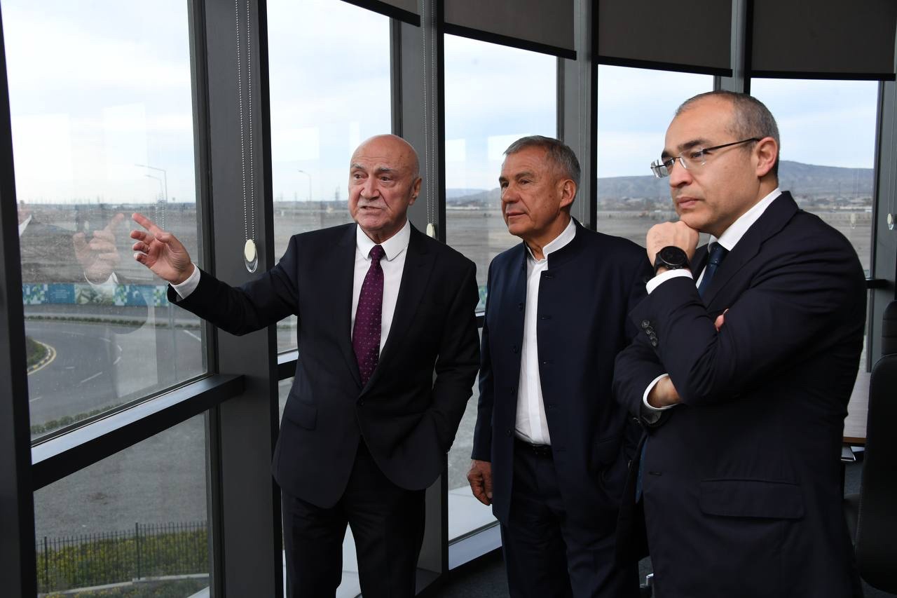 Минниханов в Азербайджане в экономической зоне «Алят» обсудил подготовку кадров