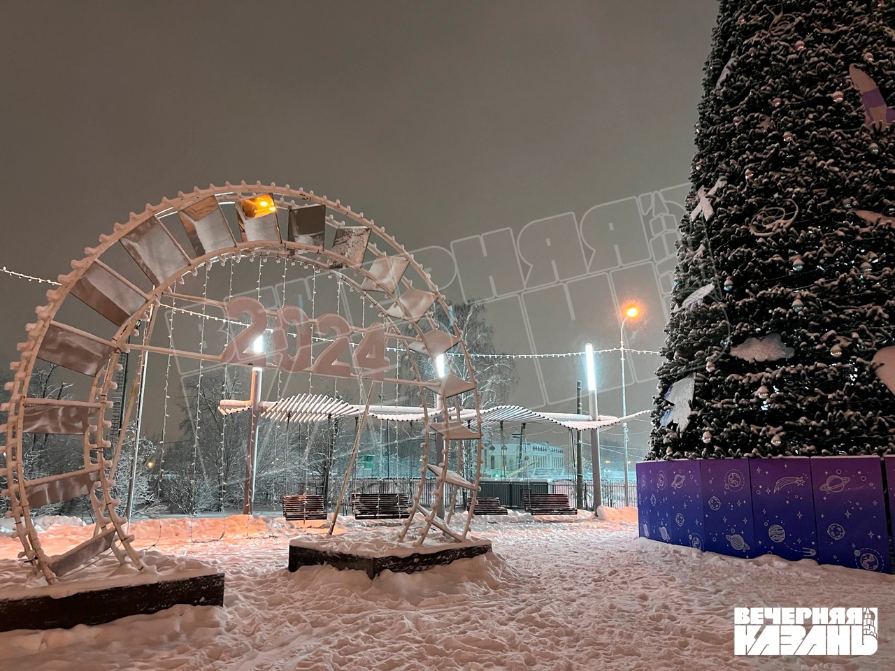 В казанском парке установили «просроченную» новогоднюю инсталляцию
