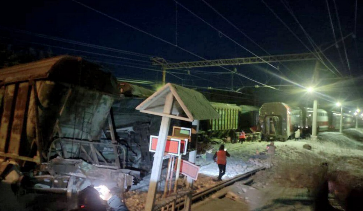 Второй пассажир разбившегося поезда под Мурманском умер в больнице