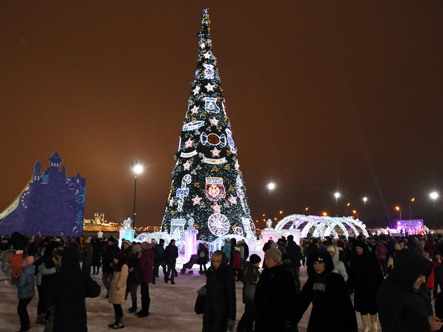 За сохранностью елочного городка у «Чаши» будут следить дежурные группы