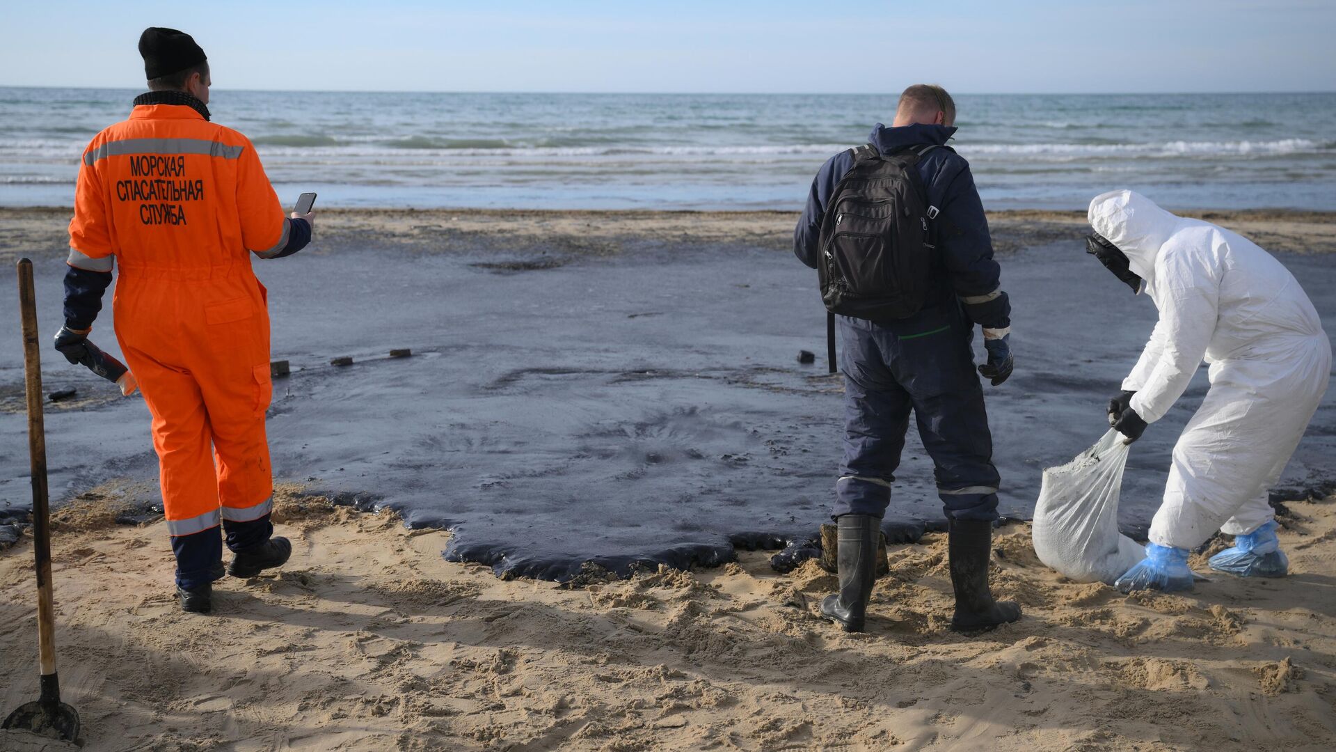 Козлов: «Объем грунта с мазутом в Анапе может вырасти до 200 тысяч тонн»