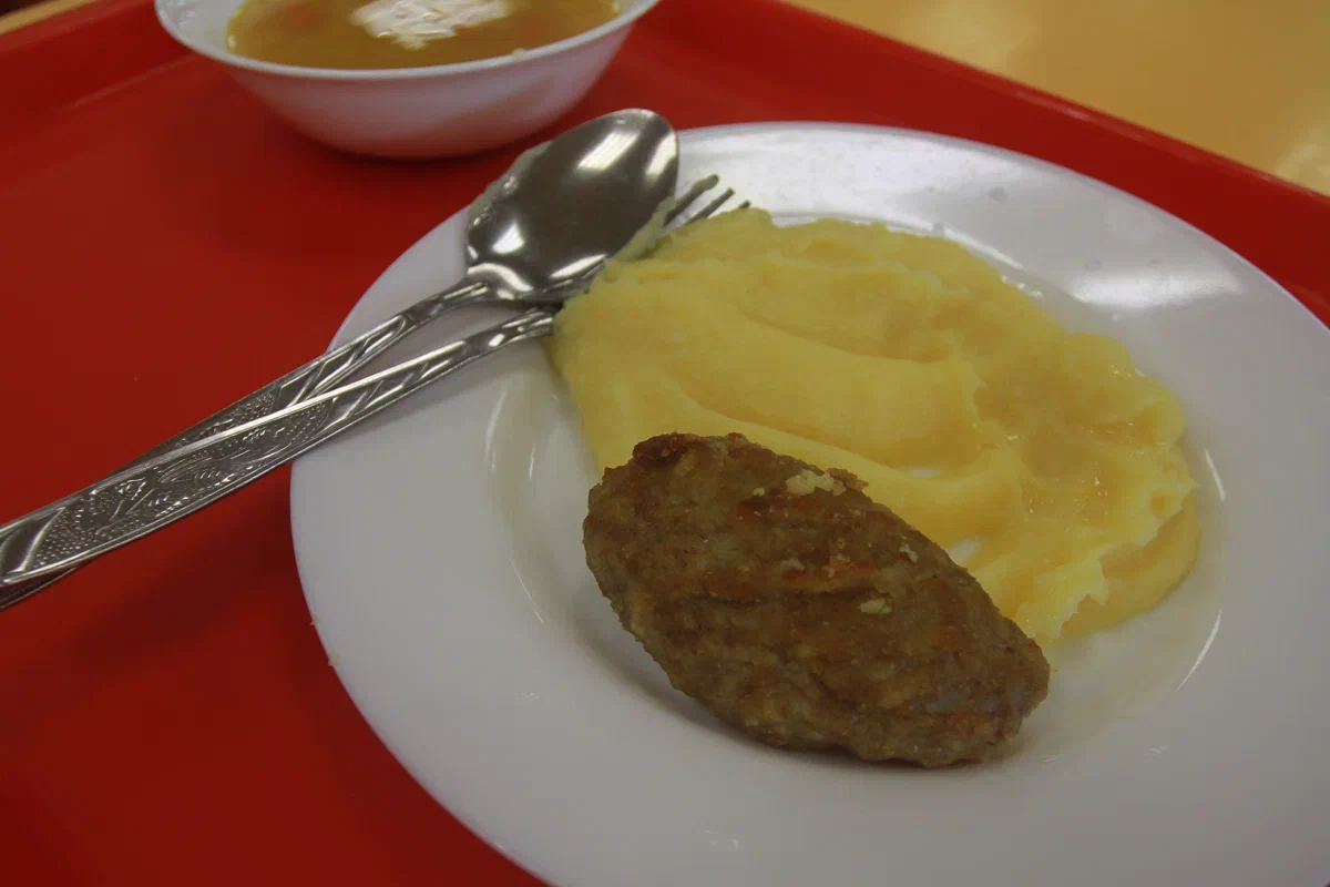 Стоимость горячего питания в казанских школах возрастет на 10 рублей в 2025 году