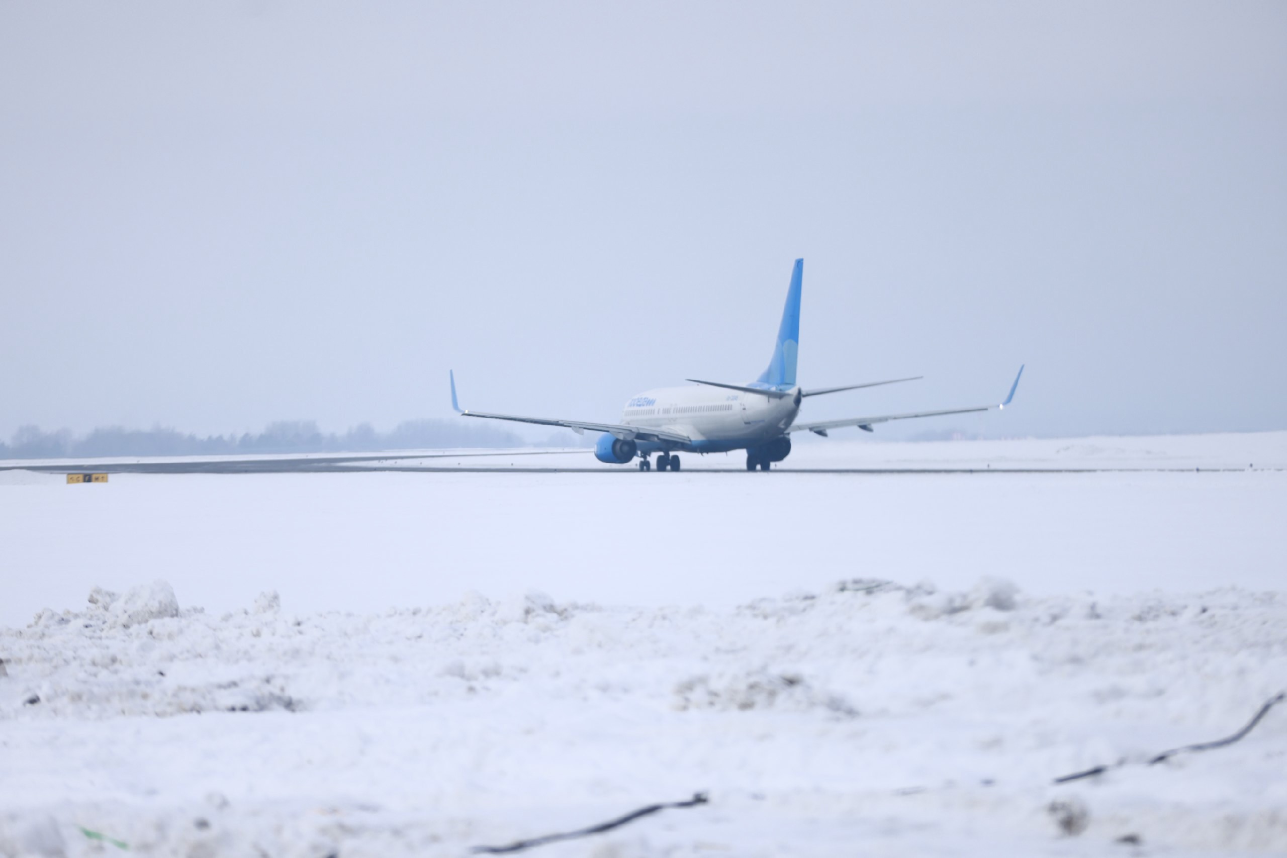 В южнокорейском аэропорту разбился самолет