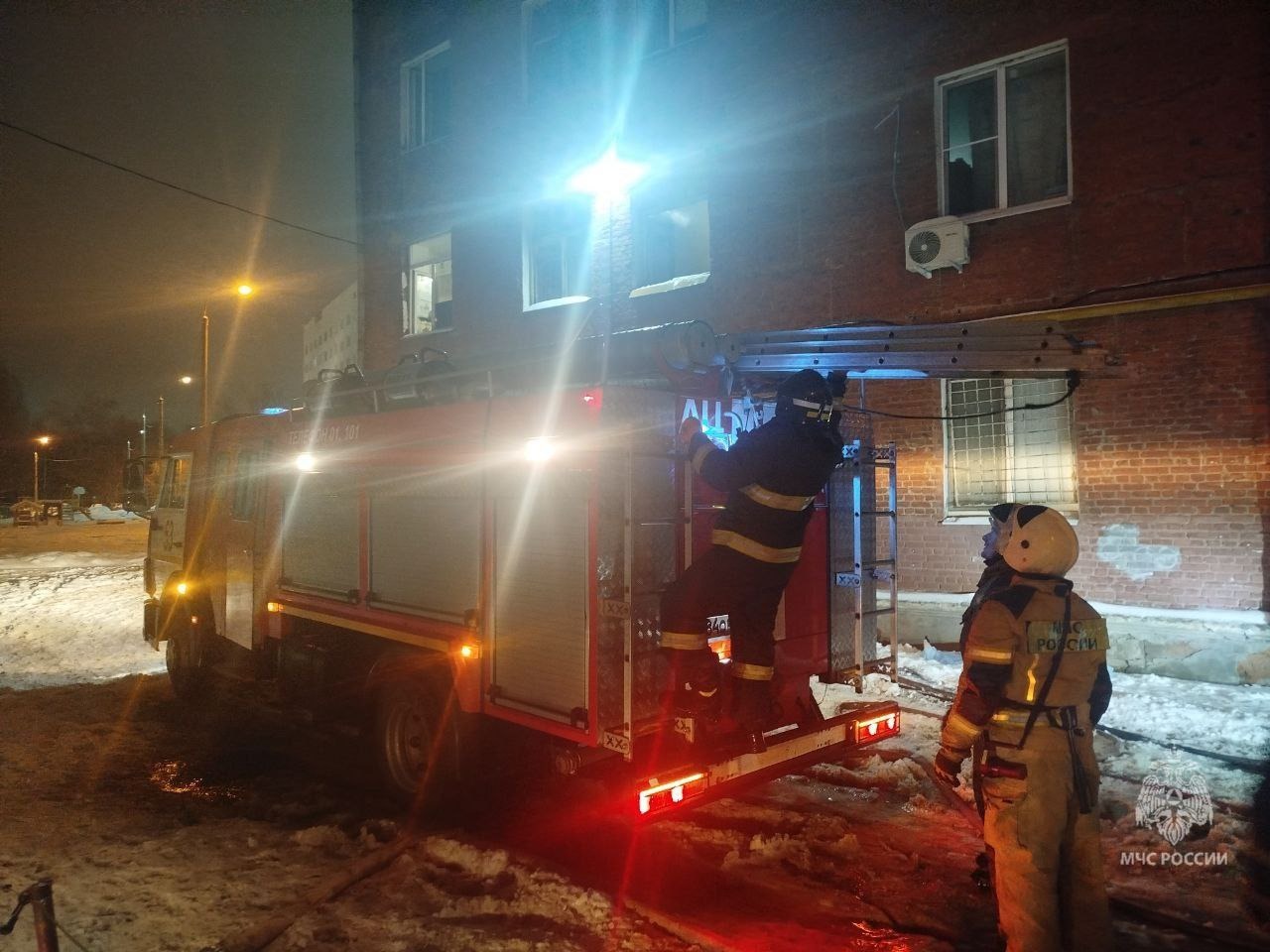 Перед Новым годом на пожаре в общежитии Самары погибли два человека