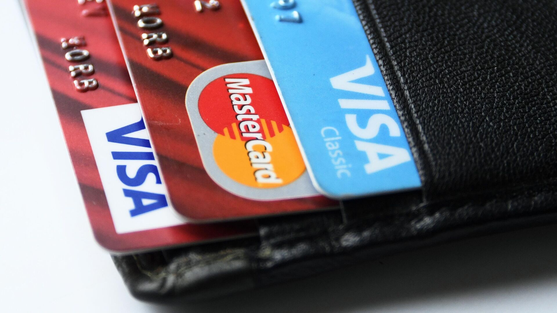 Некоторые карты Visa и MasterCard перестанут принимать банкоматы и терминалы