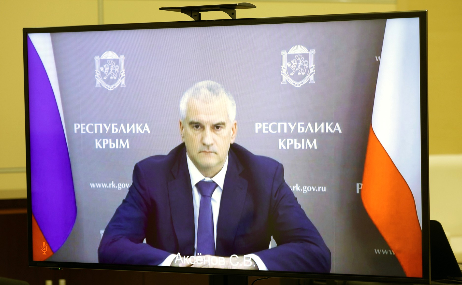 Аксенов предупредил, что мазут из затонувших танкеров грозит вытечь летом