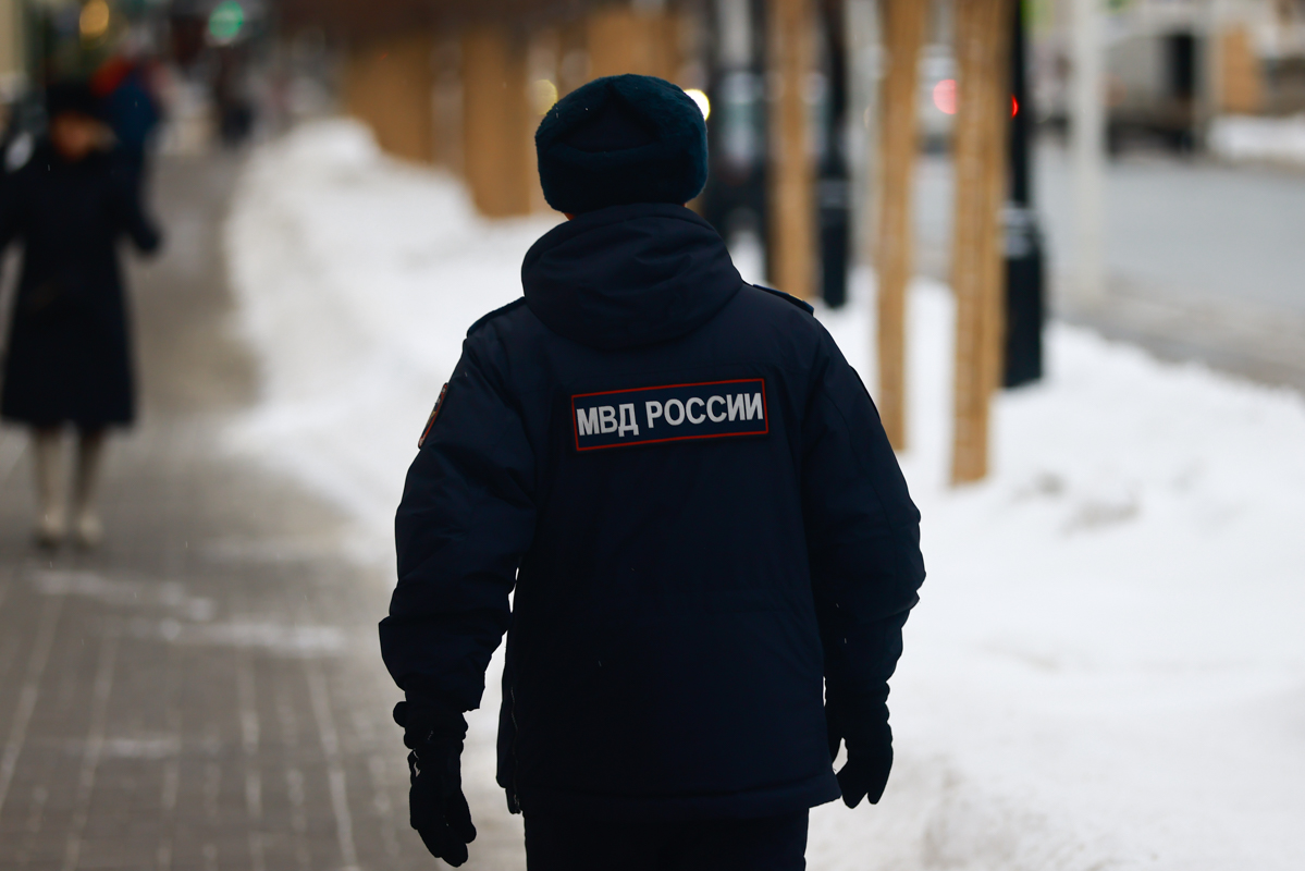 На мужчину в Казани напали трое грабителей, ударив его ножом и отобрав вещи