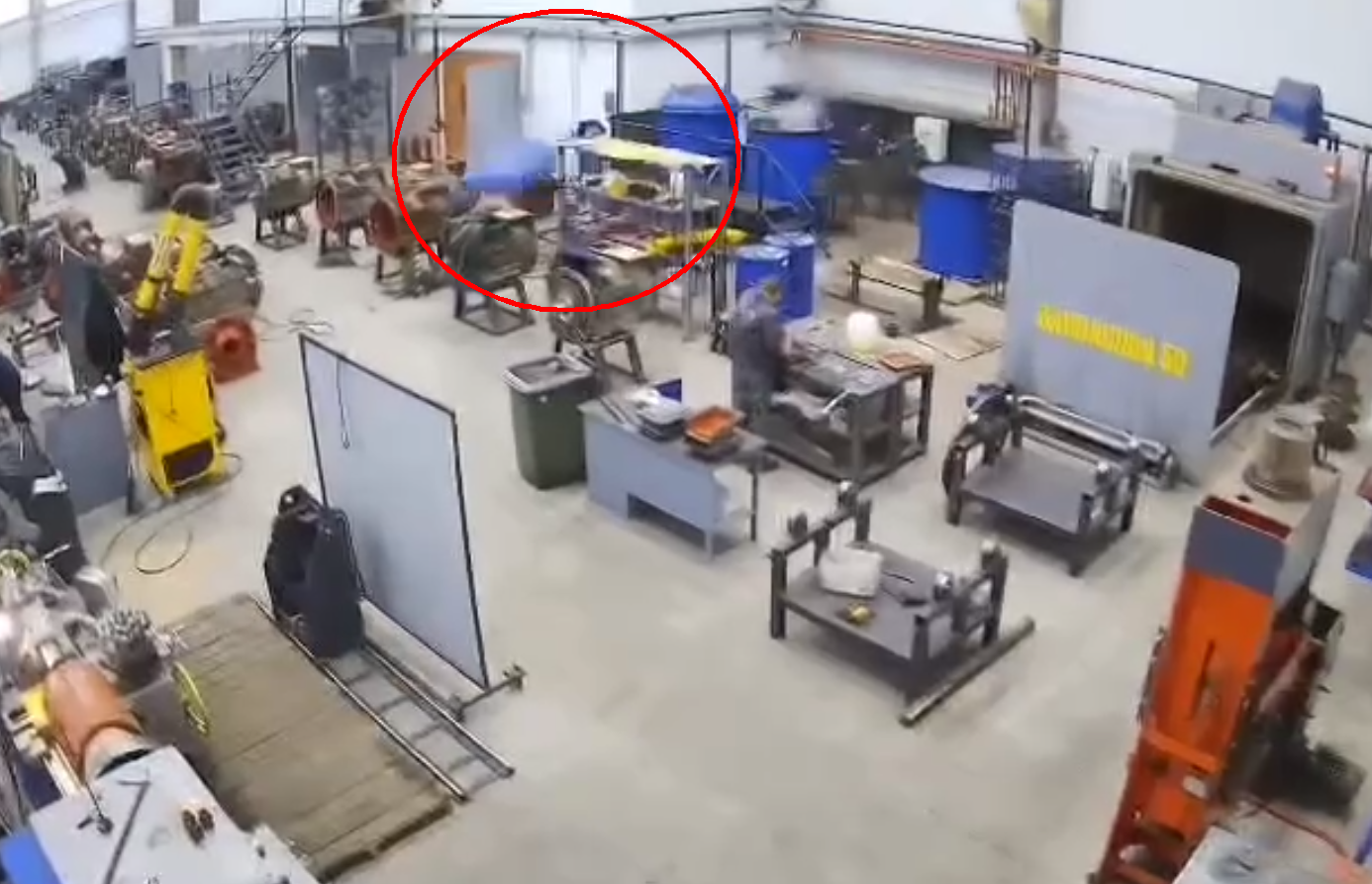 Крышка от бака покалечила рабочего в Татарстане