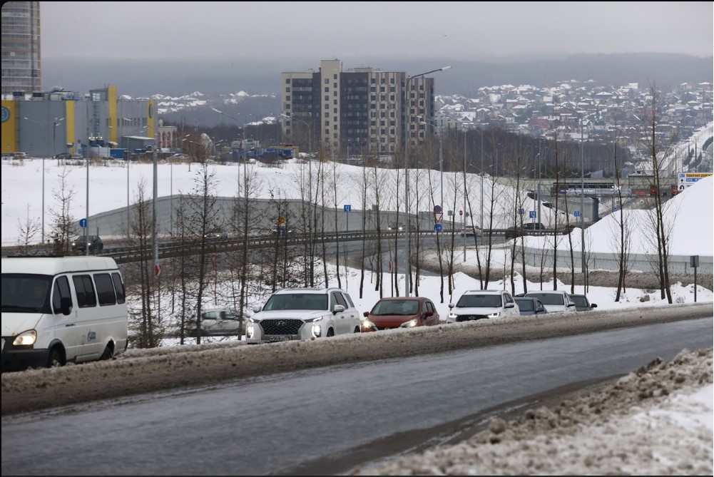 Жителей поселка Аметьево в Казани попросили убрать автомобили с улиц