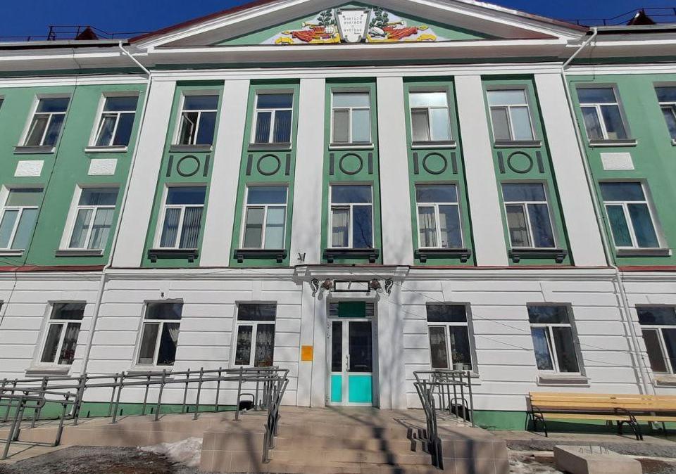 В Еврейской автономной области подросток на уроке начал стрелять из пистолета