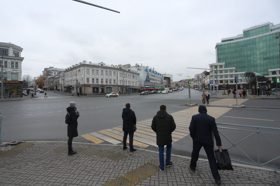 Казанцам объяснили, почему нельзя сделать еще один пешеходный переход на Пушкина