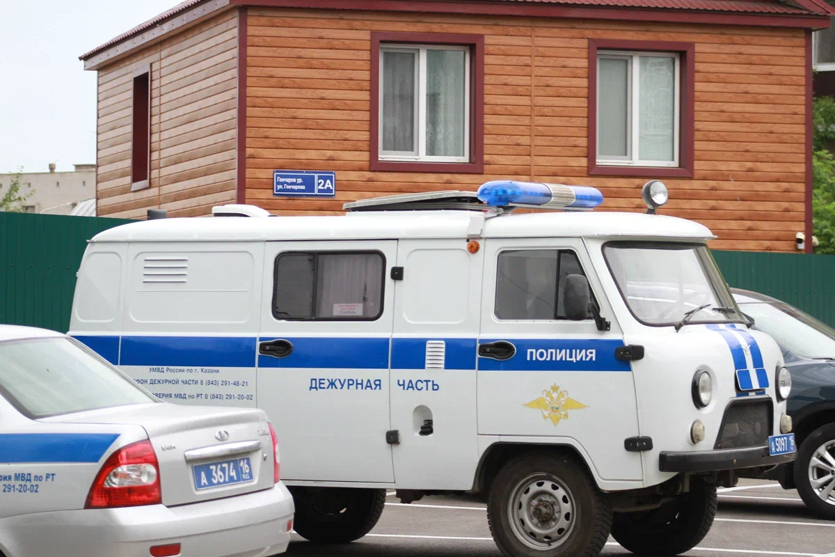 Патруль в Казани при проверке нервничающего мужчины выяснил, что он в розыске