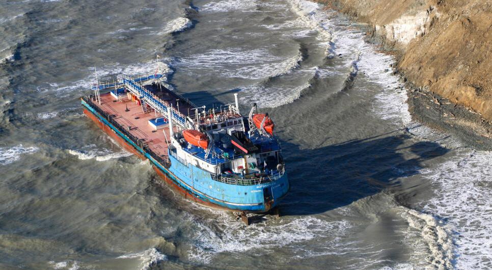 Мазут с танкера «Волгонефть-239» у Крыма хотят откачать до конца января