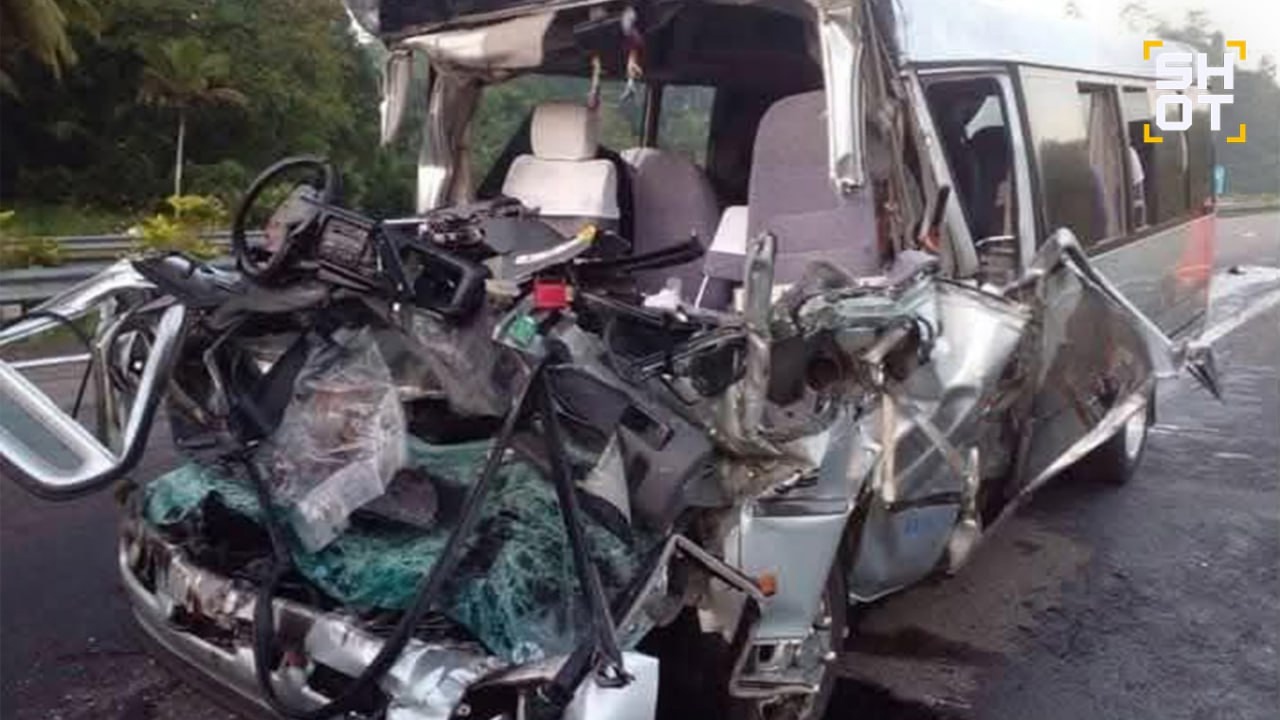 Автобус с туристами из России врезался в цементовоз на Шри-Ланке.