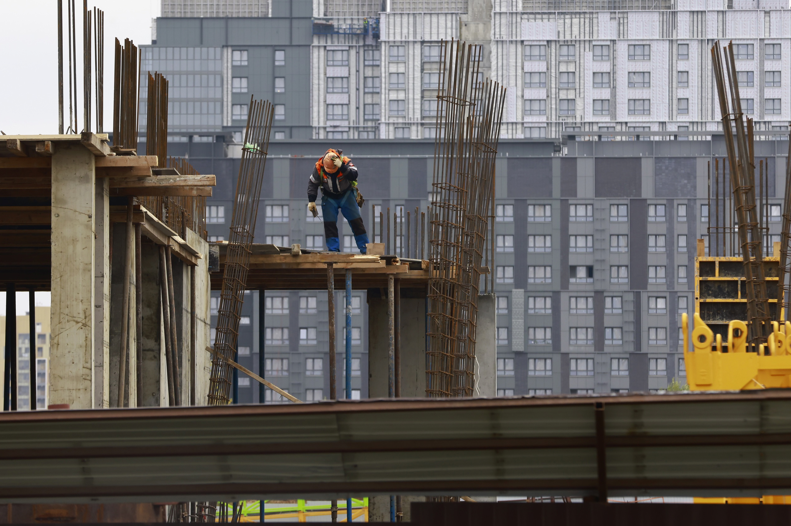 Министр строительства России призвал застройщиков не повышать цены на жилье