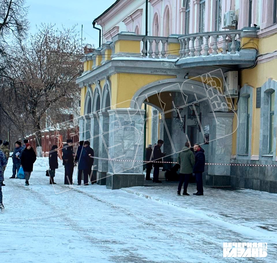 Подросток кинул в здание порохового завода Казани коктейль Молотова