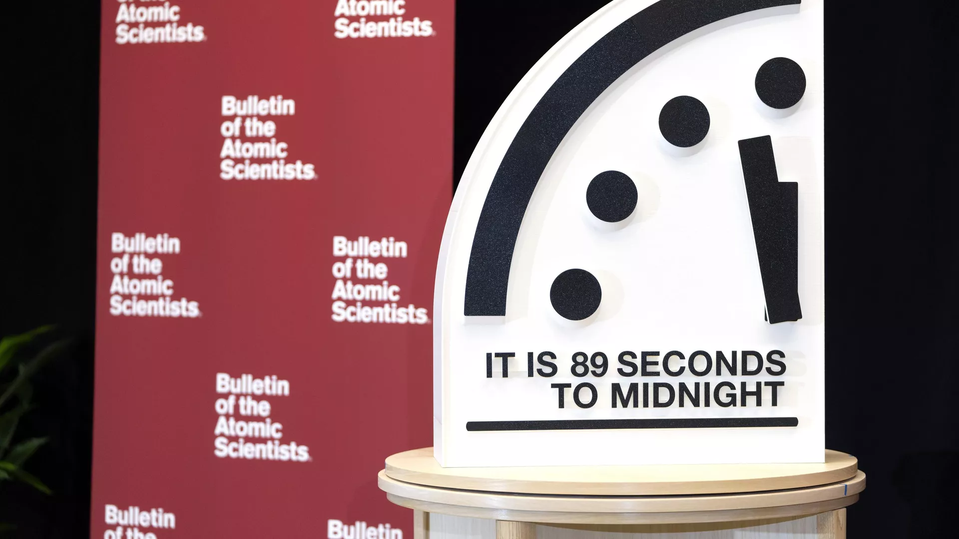 Стрелки часов Судного дня сдвинули на секунду до «ядерной полуночи»