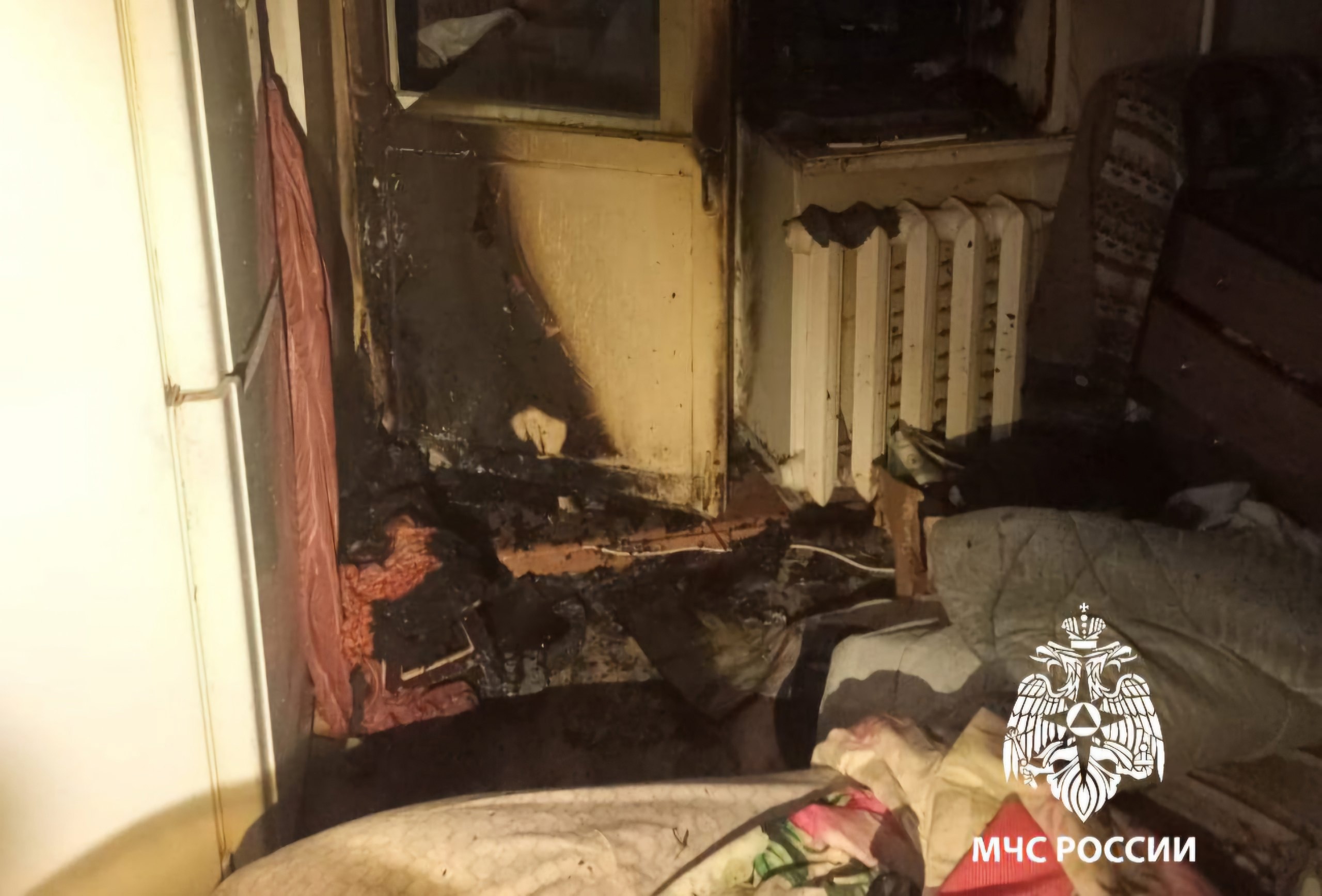 Из горящего дома на улице Ильича в Казани спасли мужчину и женщину