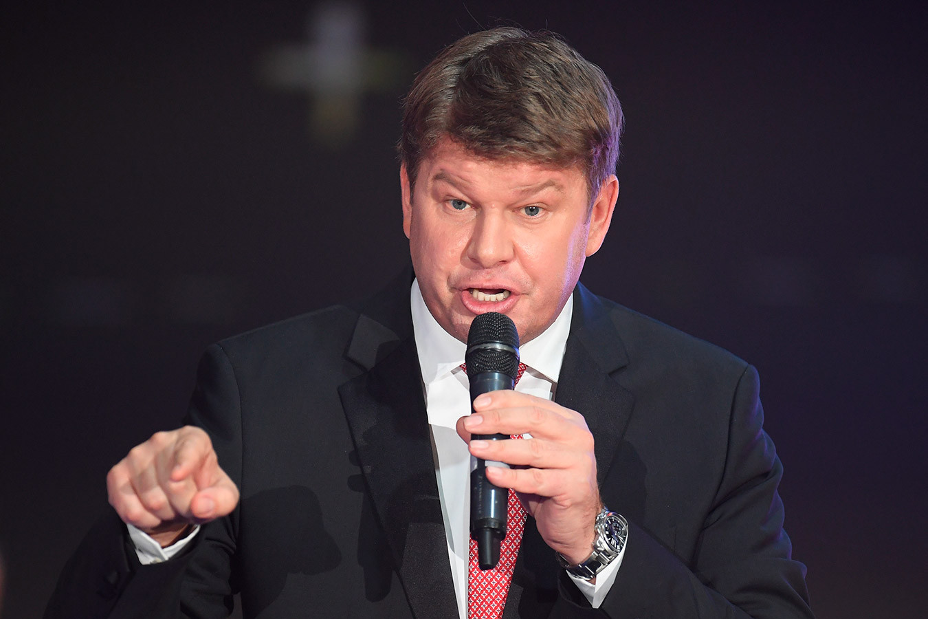 Губерниев уличил Елену Вяльбе в лицемерии на фоне отъезда Большунова в Италию