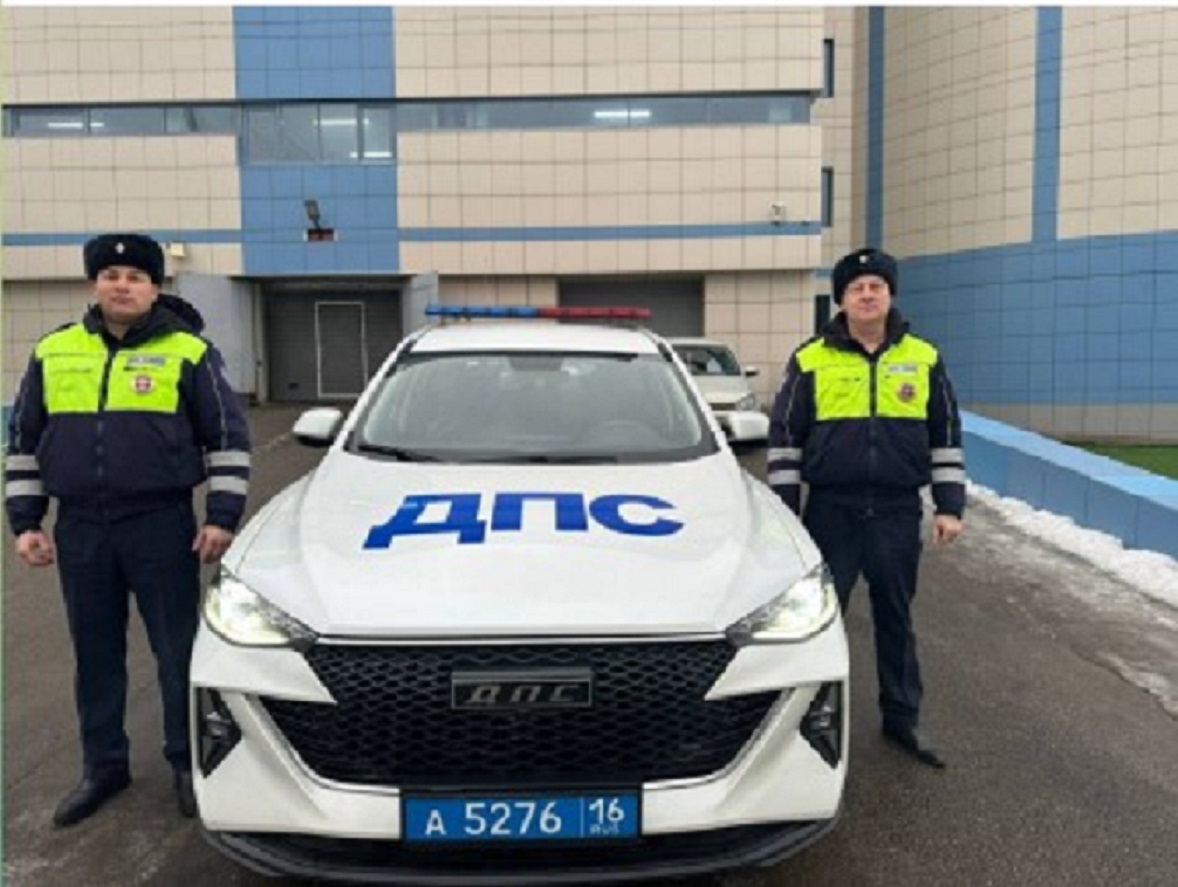 Автоинспекторы Татарстана помогли беременной быстро доехать до роддома