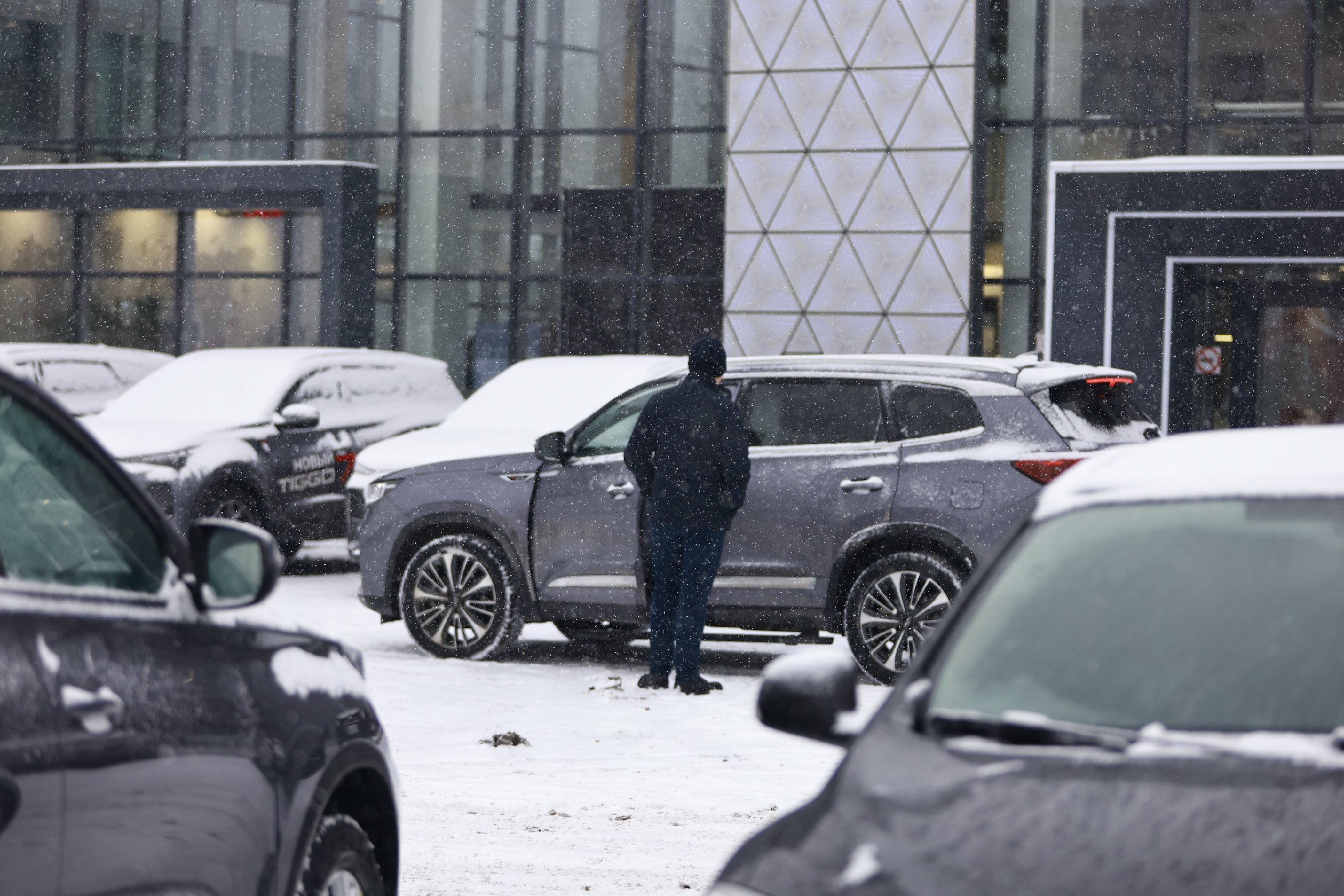 Жителей России начали штрафовать за покупку авто у иностранцев за наличные