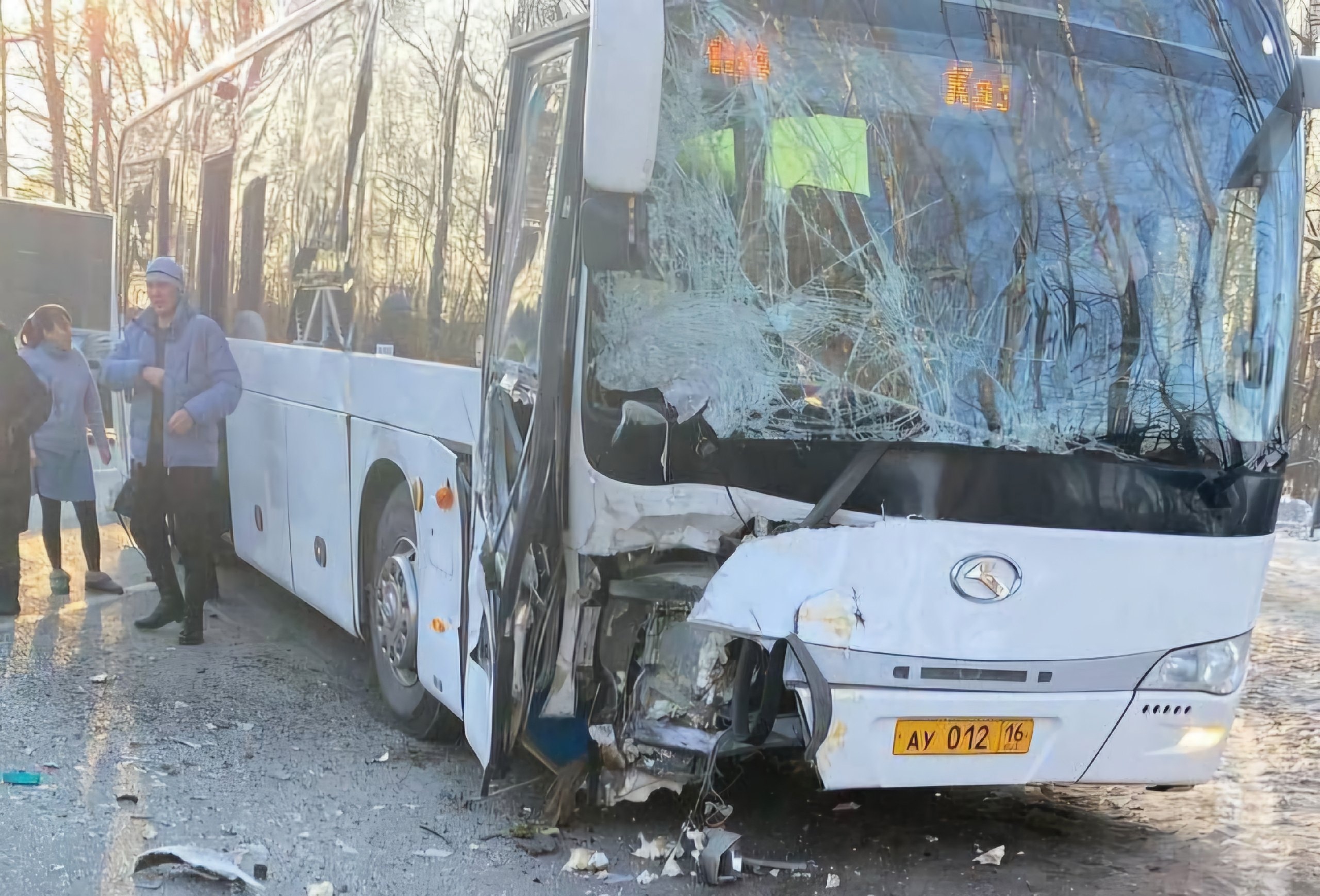 При ДТП с автобусом и трактором на въезде в Зеленодольск пострадал водитель