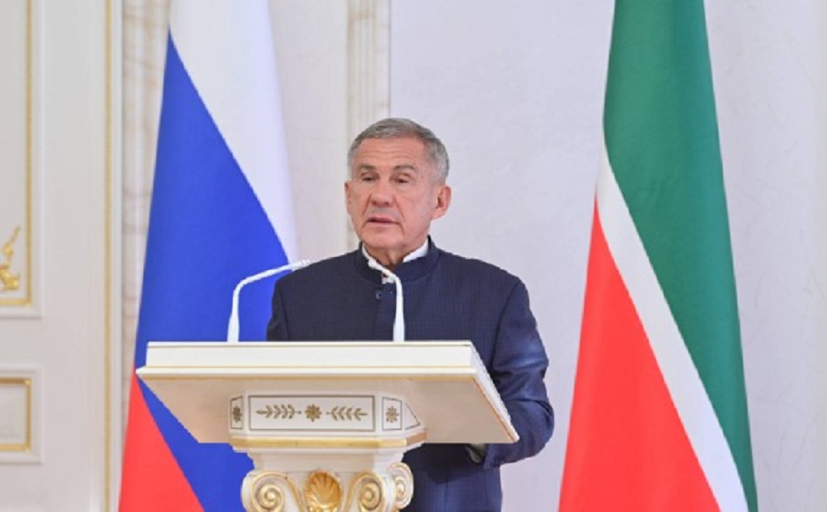 Минниханов вручил госпремии Татарстана в области науки и техники