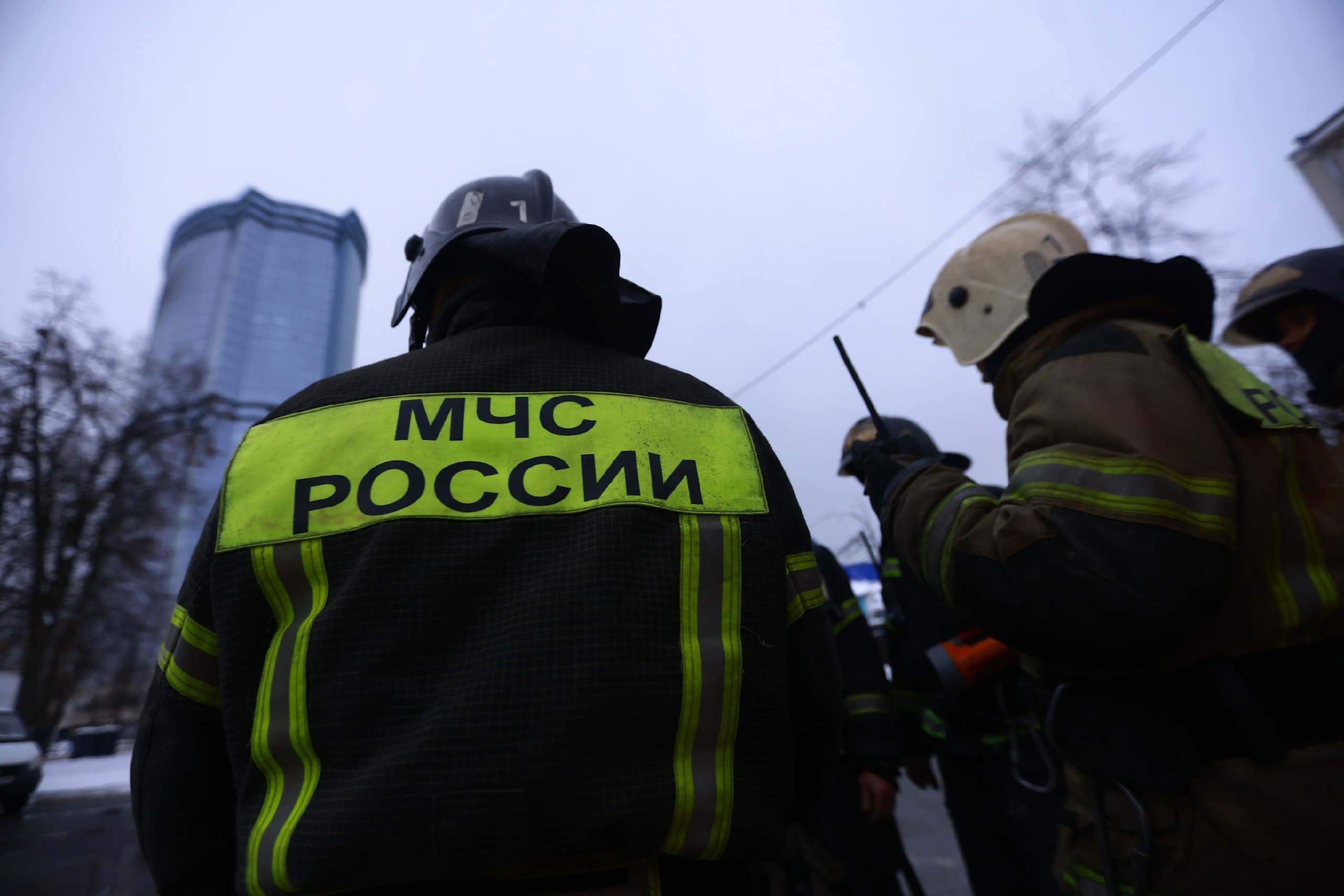 Мужчина получил ожоги рук и лица во время пожара в Осиново