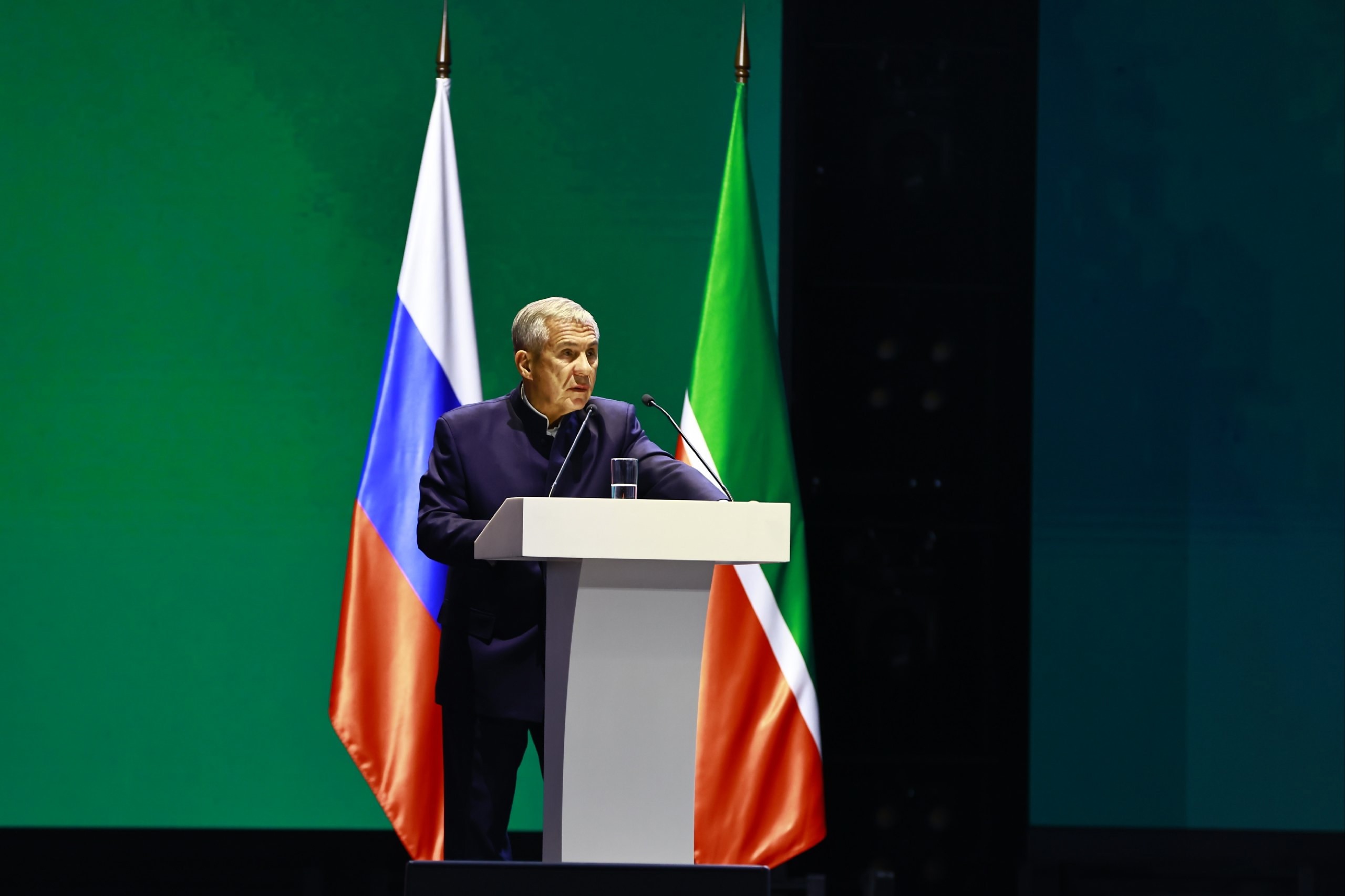 Минниханов пожурил районы Татарстана за низкое производство молока