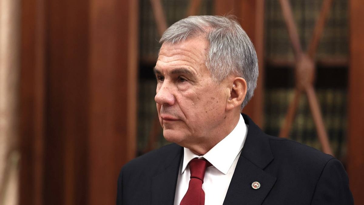 Минниханов почтил память воинов, защищавших интересы Родины за рубежом