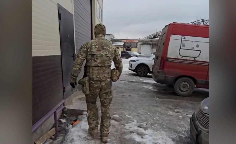 В ходе рейда в Казани в автосервисе обнаружили семь нелегалов