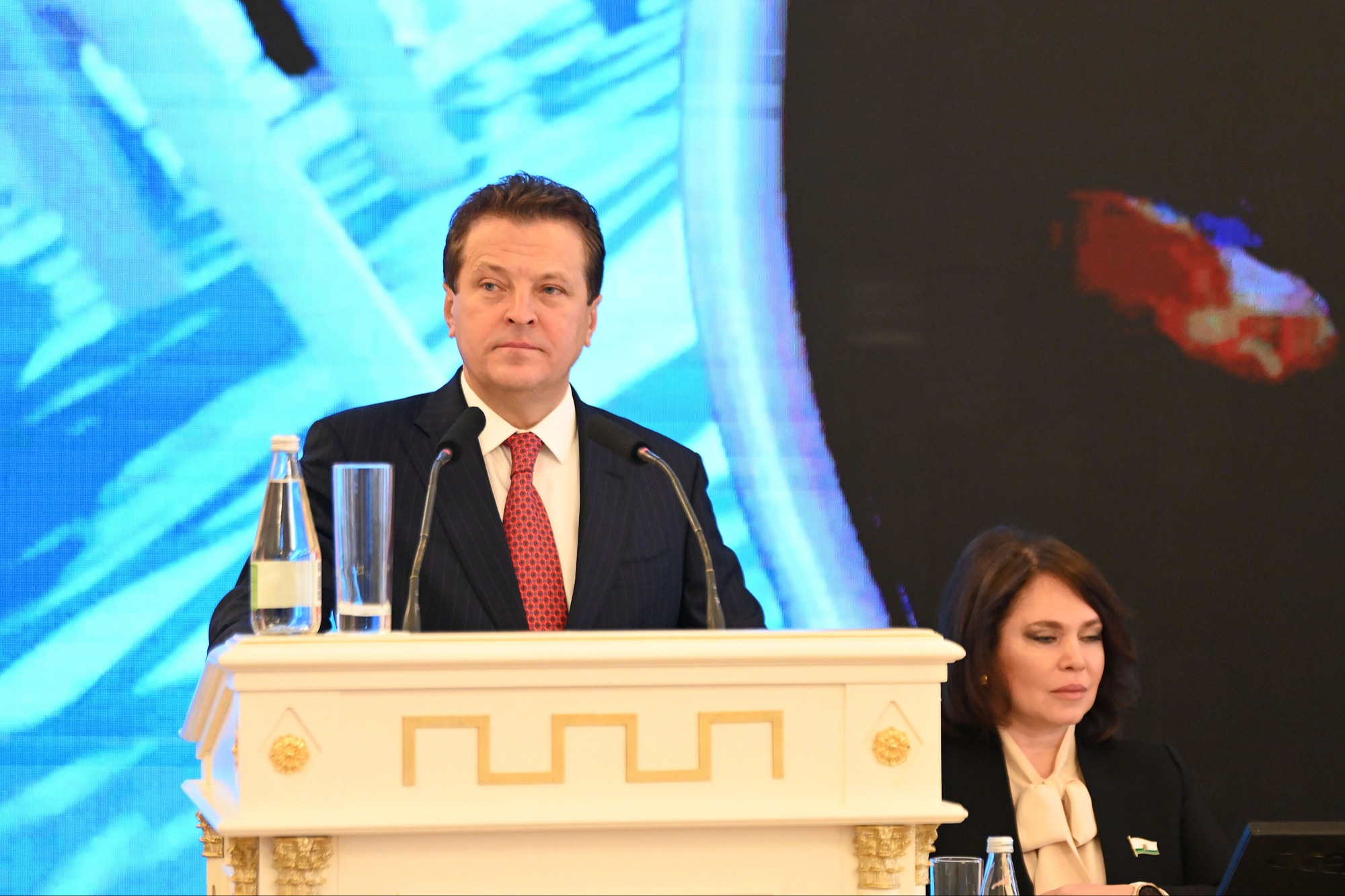 Власти Казани не могут помочь автобусникам и наладить оплату парковок