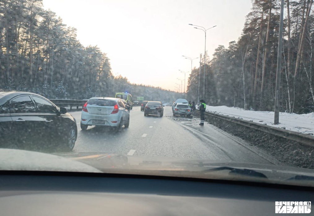 На Горьковском шоссе мчащаяся «Лада Гранта» устроила ДТП, есть пострадавшие