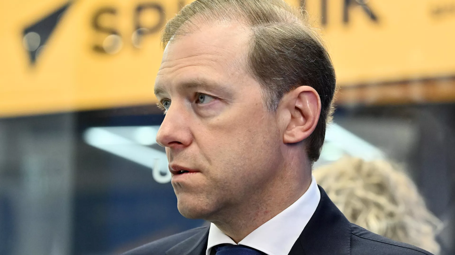 Россия не даст легко вернуться западным компаниям, заявил Мантуров