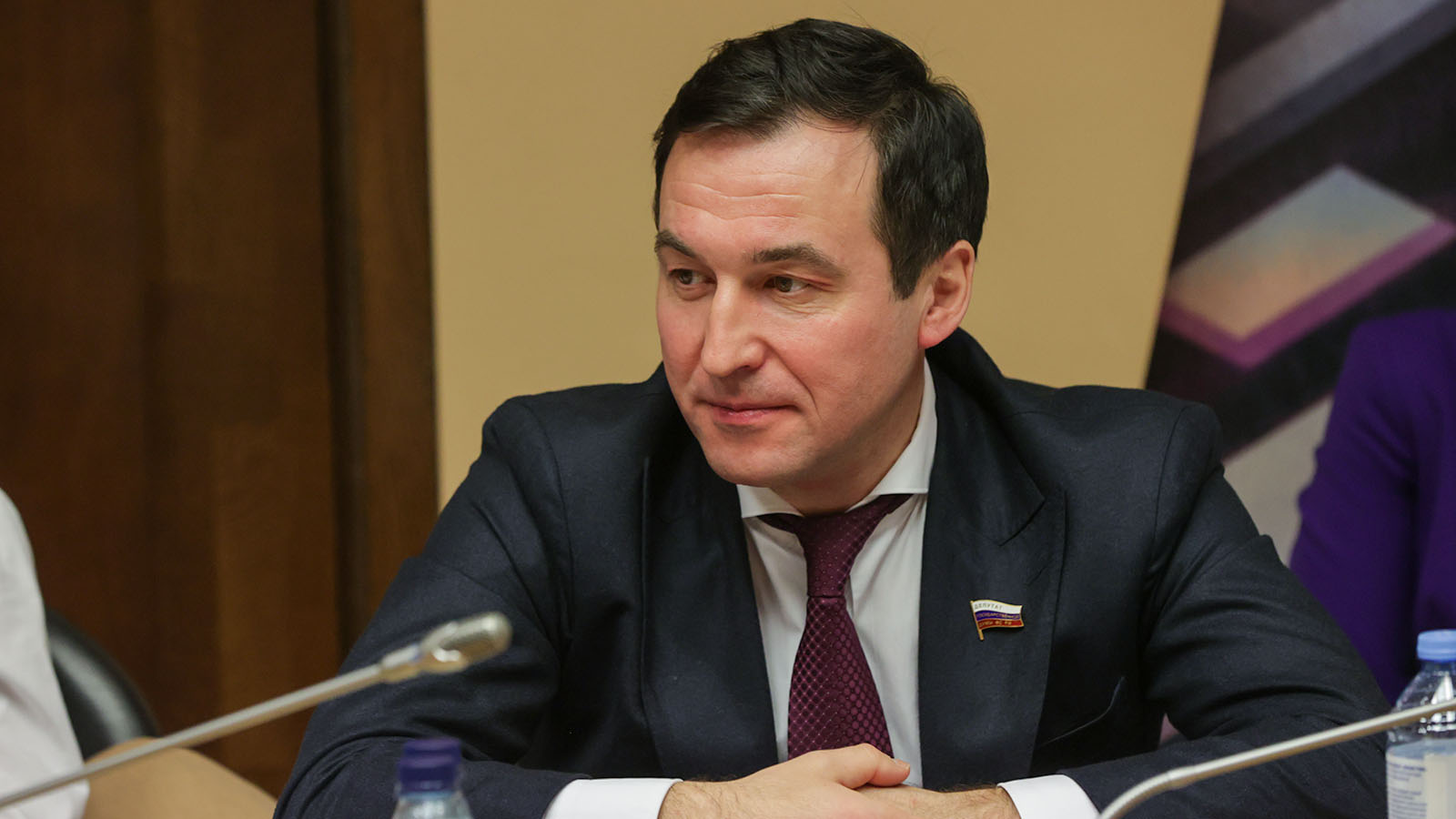 Депутат Гусев призвал проверить законность продажи скрывающих номер авто товаров