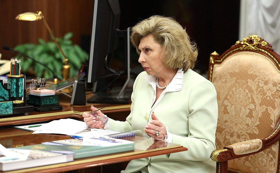 Москалькова предложила ужесточить верификацию возраста в интернете